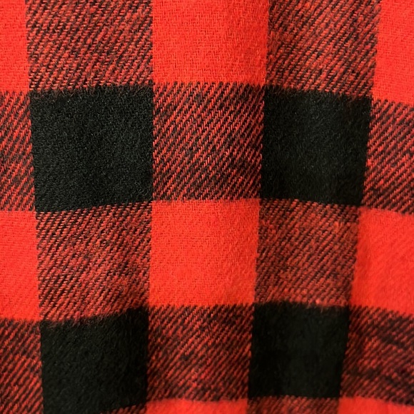 Buffalo Plaid Quilted Vest w/ Snap Closure and Pockets - Picture 4 of 6